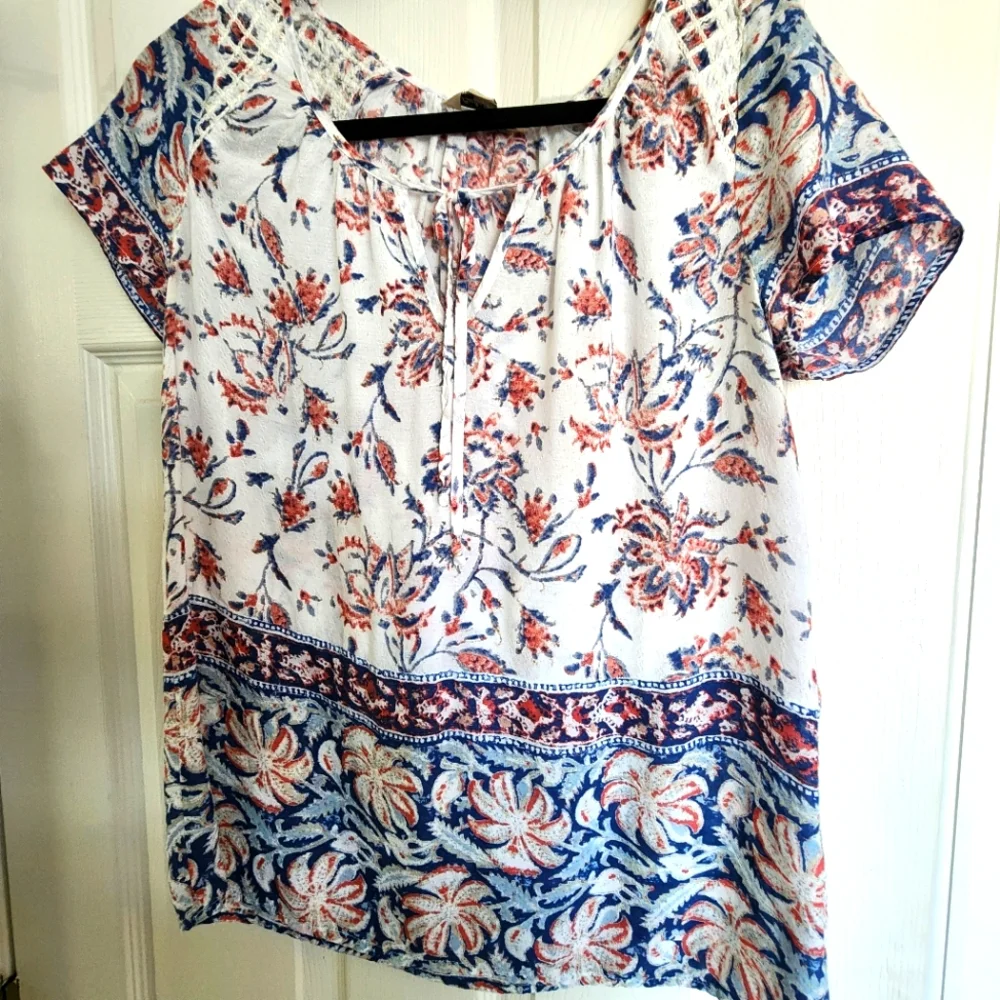 Lucky Brand ☆ Floral Print Women's Top. NWOT Pit - Pit 19" - Picture 1 of 10